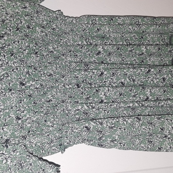 Max Studio Elbow Length Sleeve Print Tiered Maxi Dress ditsy floral Green White - Picture 15 of 17